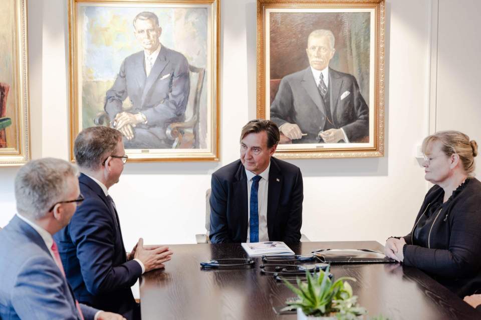 Talman Jörgen Pettersson med statsminister Petteri Orpo. Talman Jörgen Pettersson med statsminister Petteri Orpo.