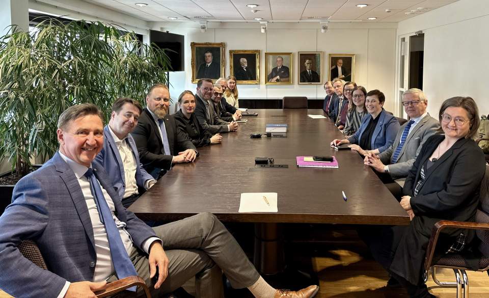 Ålandsdelegationen och Självstyrelsepolitiska nämnden