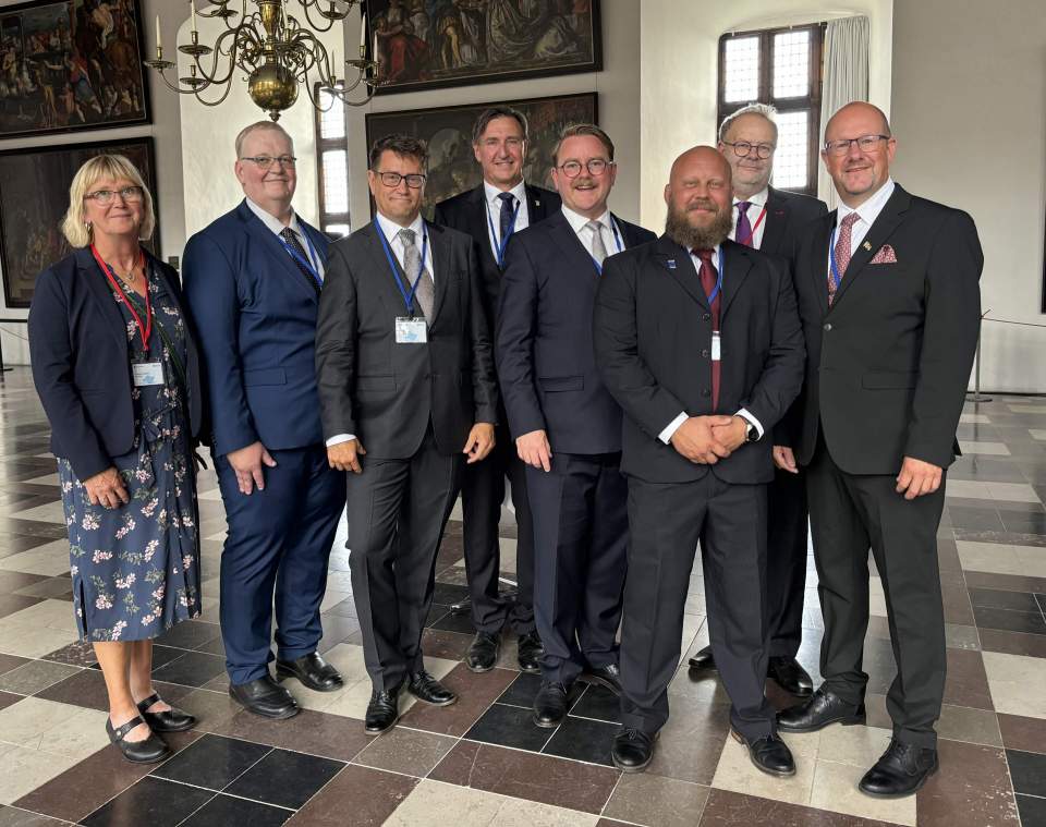 Åland på plats i Helsingör: Victoria Lindblom, Benny Pettersson och Henrik Löthman, talman Jörgen Pettersson, Alfons Röblom, Johan Lindström, Sten Eriksson och Anders Holmberg
