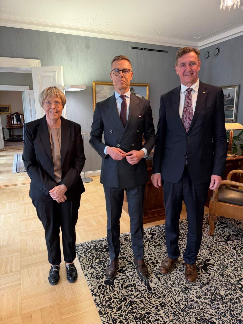 Lagtingsdirektör Carina Strand, president Alexander Stubb och talman Jörgen Pettersson