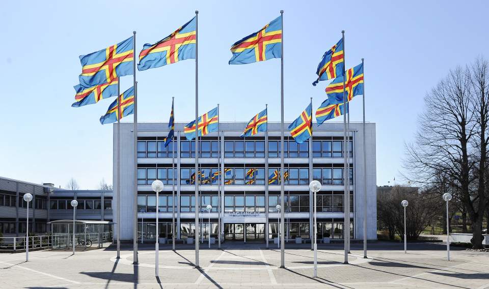 Flaggor på självstyrelsegårde