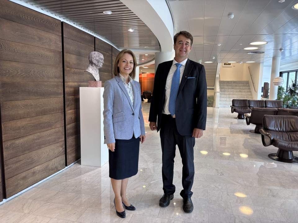 Greklands ambassadör till Finland H.E. fru Natalia-M. Karageorgou och förste vicetalman Marcus Måtar