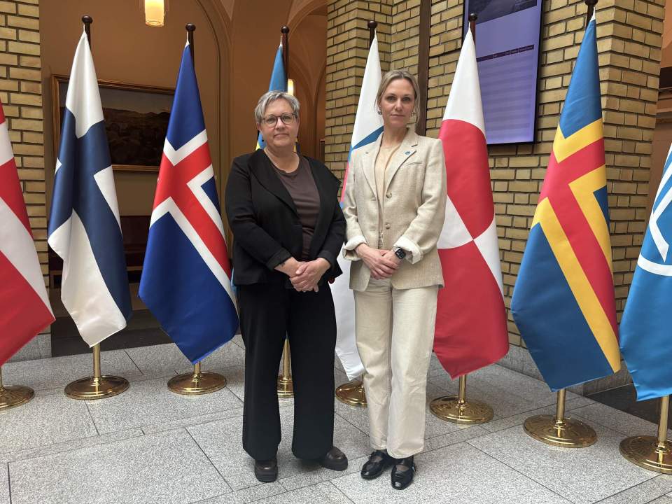 Nina Fellman och Sandra Listherby vid Nordiska rådets temasession i Oslo. 
