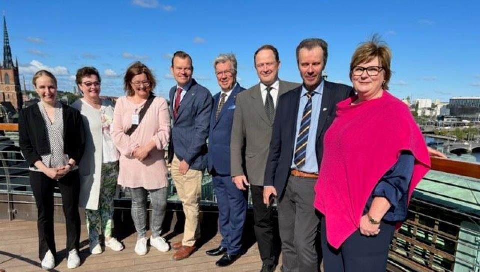 Talmannen och ledamöter på besök i Sveriges riksdag