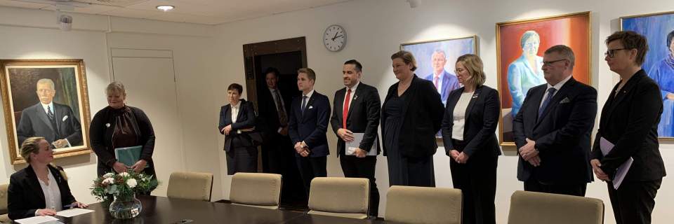 Lantrådet Katrin Sjögren med ministrarna