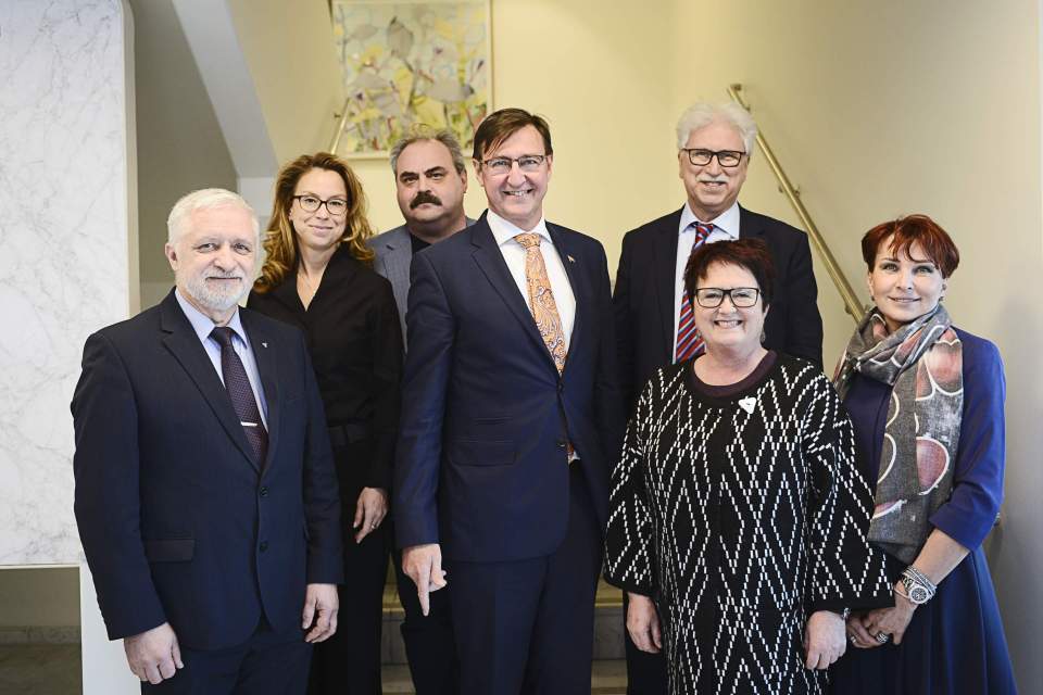 Namnen från vänster: Janis Vucans (Lettland), Carola Veit (Hamburg), Alexey Veller (Ryska statsduman), Jörgen Pettersson, Bodo Bahr (Tyskland), Karin Gaardsted (Danmark) och Tatiana Kusaiko (ryska federationsrådet).