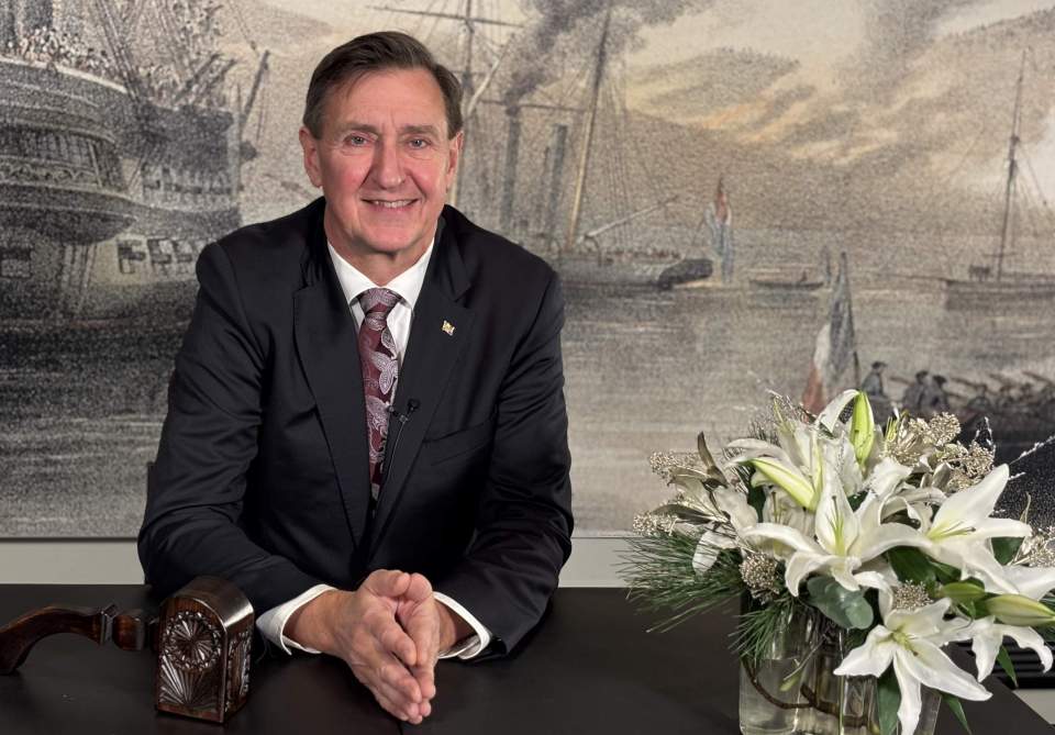 Talman Jörgen Pettersson i Bomarsunds besökscentrum