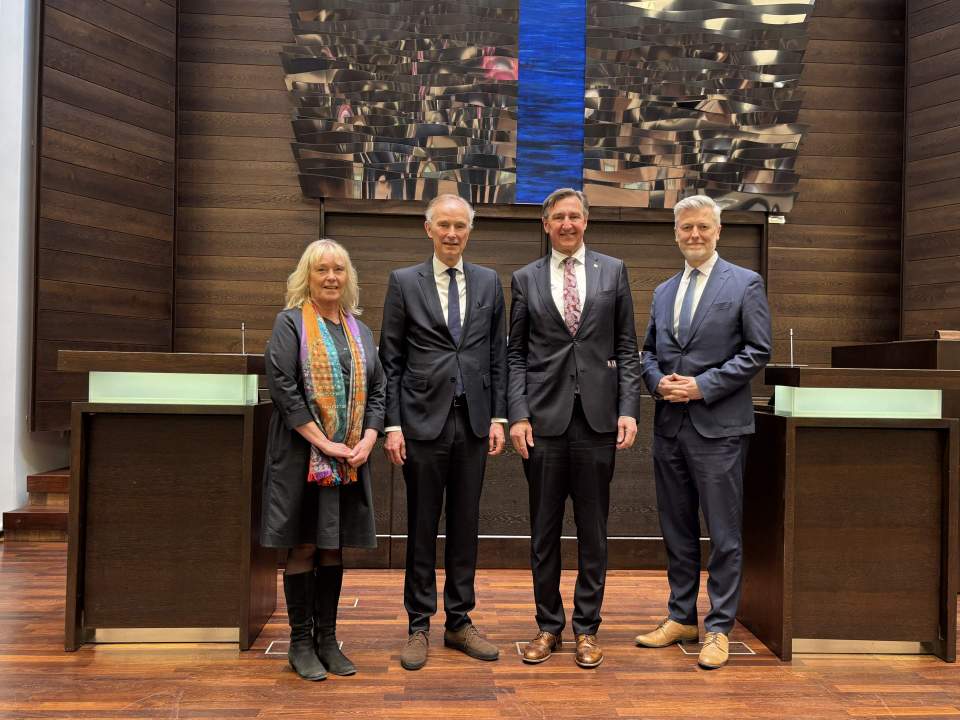 Honorärkonsul Katarina Mörn, ambassadör Stephan Auer, talman Jörgen Pettersson och ministerråd Christoph Peleikis