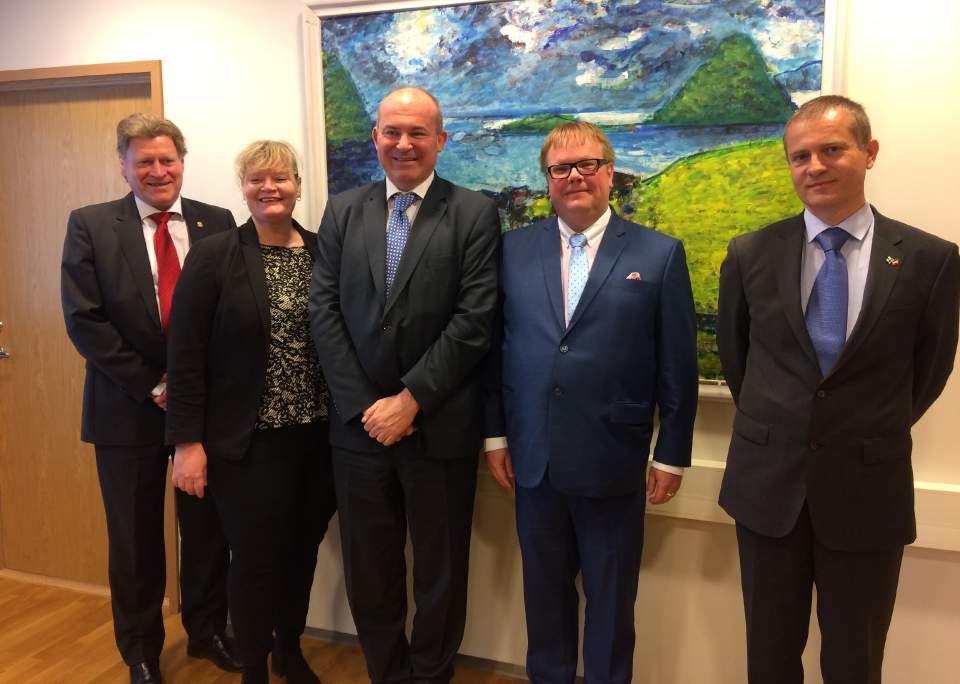 På bilden från vänster generalkonsul Göran Lindholm, landrådet Katrin Sjögren, ambassadör <vince Szalay-Bobrovniczky, talman Johan Ehn samt rådgivare Szabó Endre