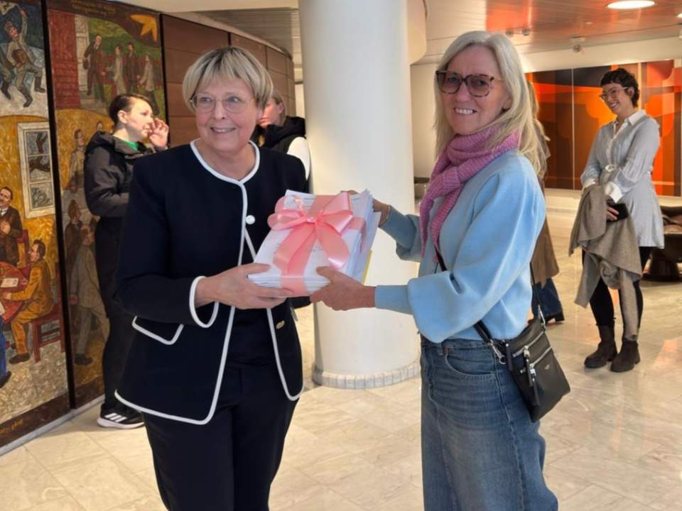 Medborgarinitiativ om utökad mammografi överlämnas till lagtinget 