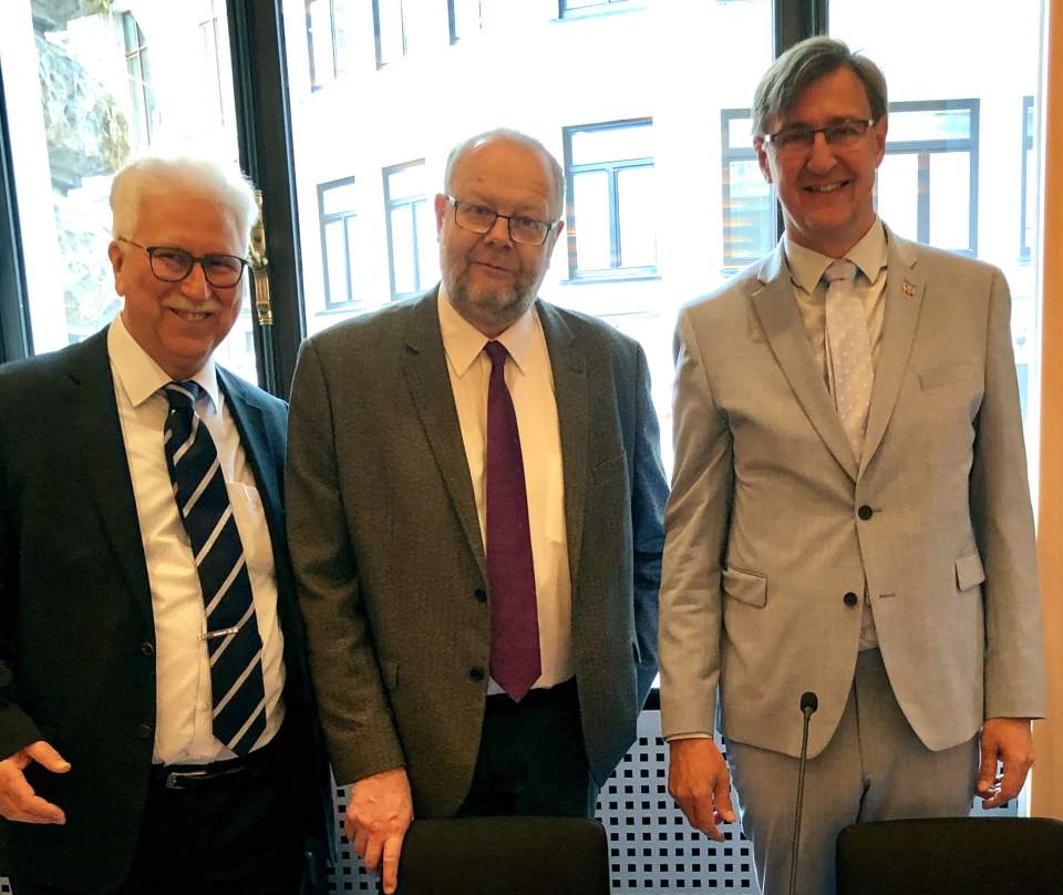 BSPC höll sitt Standing Committee-möte i Hamburg och hanterade bland annat responsen från den stora konferensen på Åland senaste höst. Från vänster generalsekreterare Bodo Bahr samt Sten Eriksson och Jörgen Pettersson. Foto: Georg Straetker.