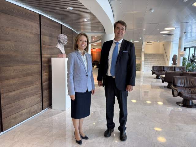 Greklands ambassadör till Finland H.E. fru Natalia-M. Karageorgou och förste vicetalman Marcus Måtar