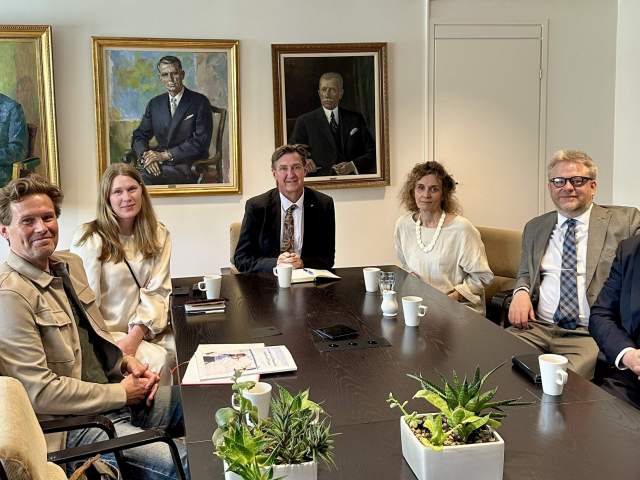 Huvudsekreterare Micke Larsson, tf lagtingsdirektör Julia Lindholm, talman Jörgen Pettersson, generalsekreterare Eeva Furman samt lagtingsledamöterna Wille Valve och Simon Påvals