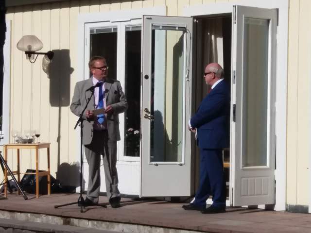 TalmanJohan Ehn håller tal på svenska generalkonsulatetpå nationaldagen