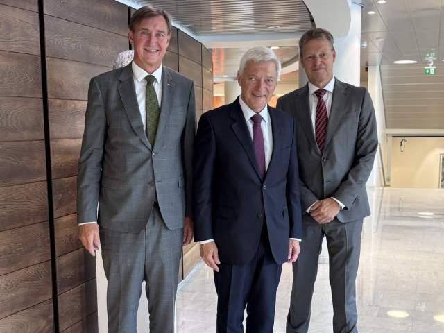 Talman Jörgen Pettersson, ambassadör Wegger Christian Strømmen och konsul Peter Wiklöf