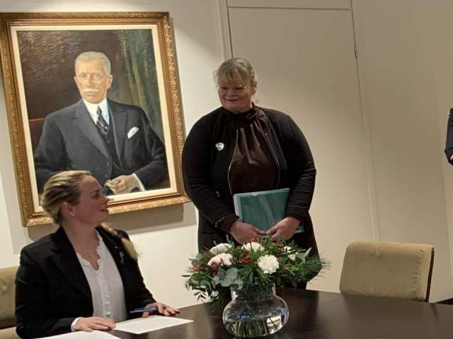 Lantrådet Katrin Sjögren med ministrarna